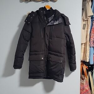 Amazing Superdry Coat! Wore it once. So warm and cozy. Sz M in Blk.